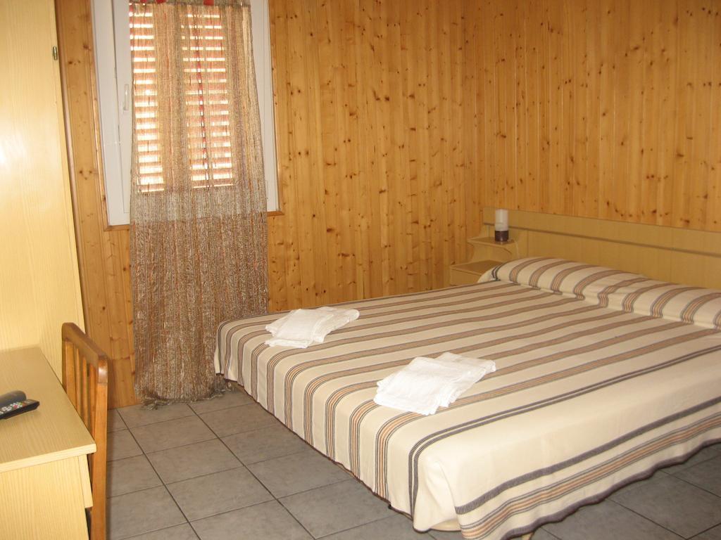 Hotel Eleonora Rimini Rum bild