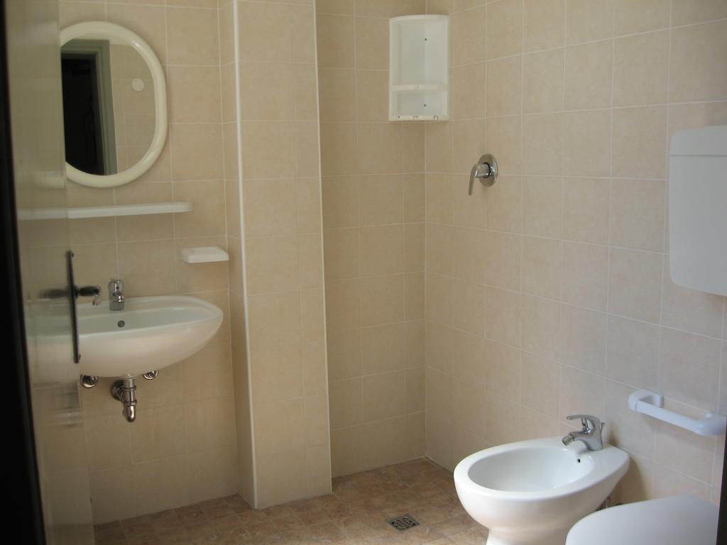 Hotel Eleonora Rimini Rum bild