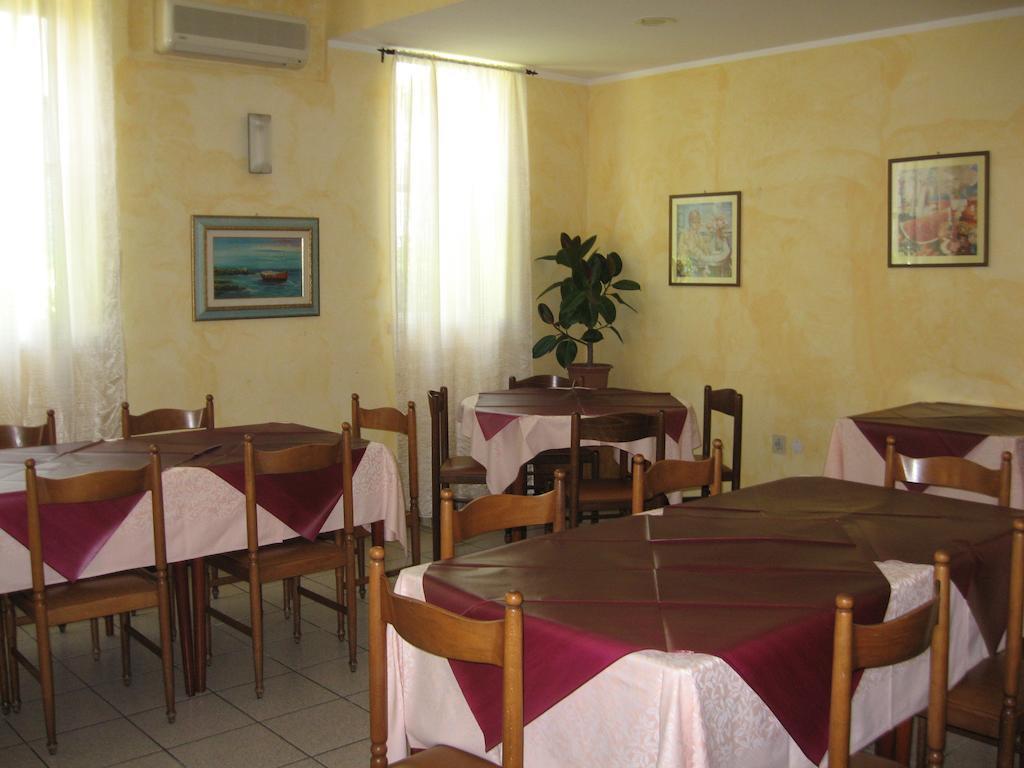 Hotel Eleonora Rimini Exteriör bild
