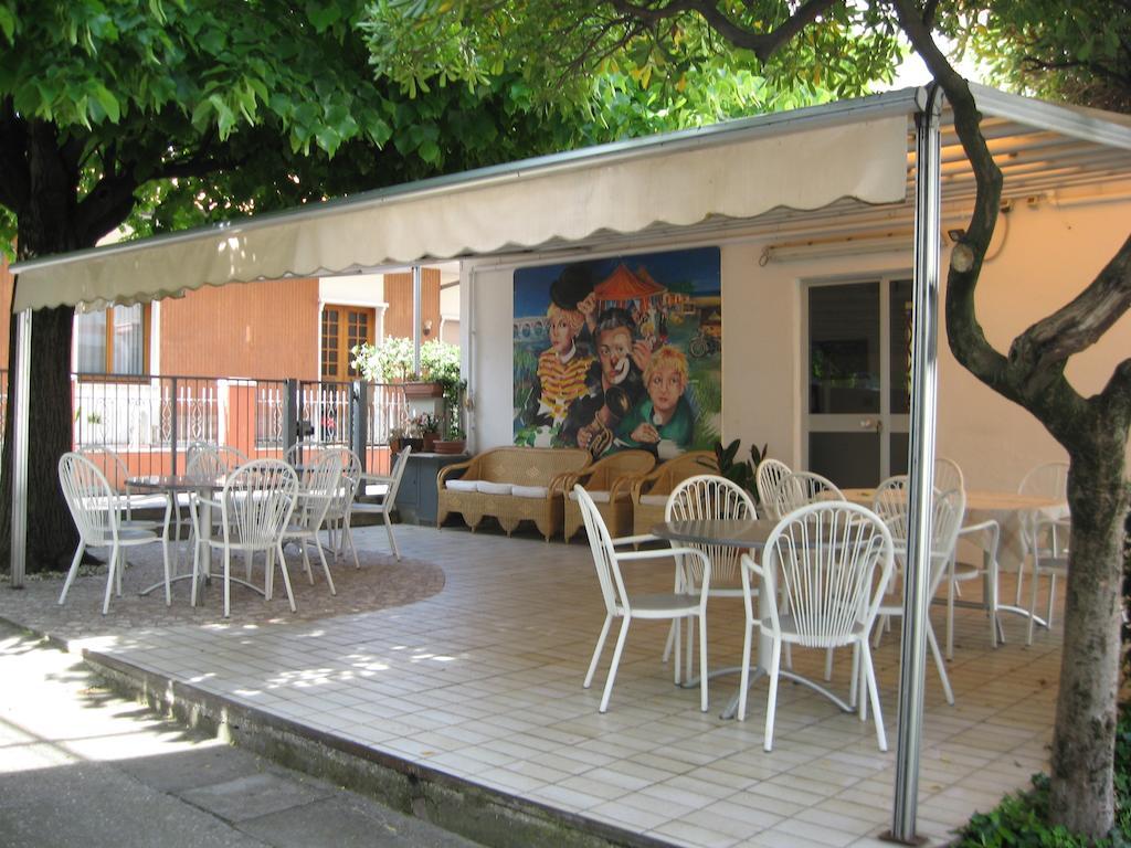 Hotel Eleonora Rimini Exteriör bild