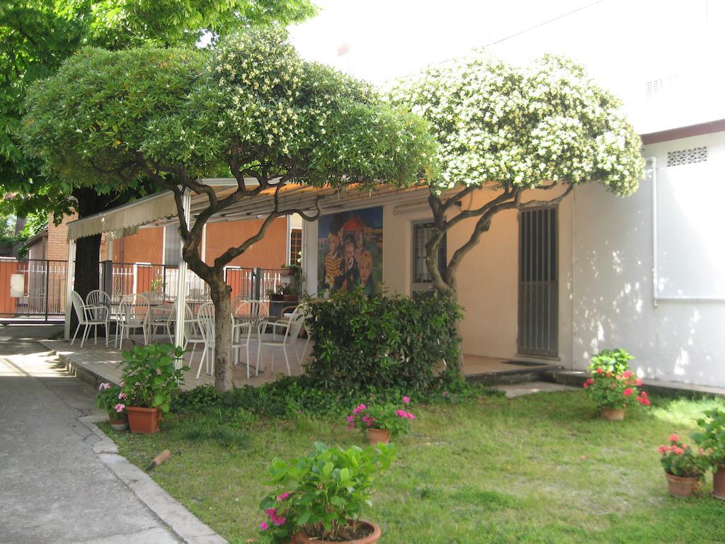 Hotel Eleonora Rimini Exteriör bild