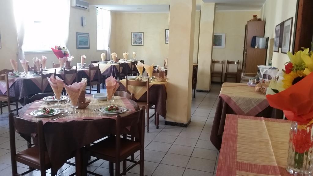 Hotel Eleonora Rimini Exteriör bild